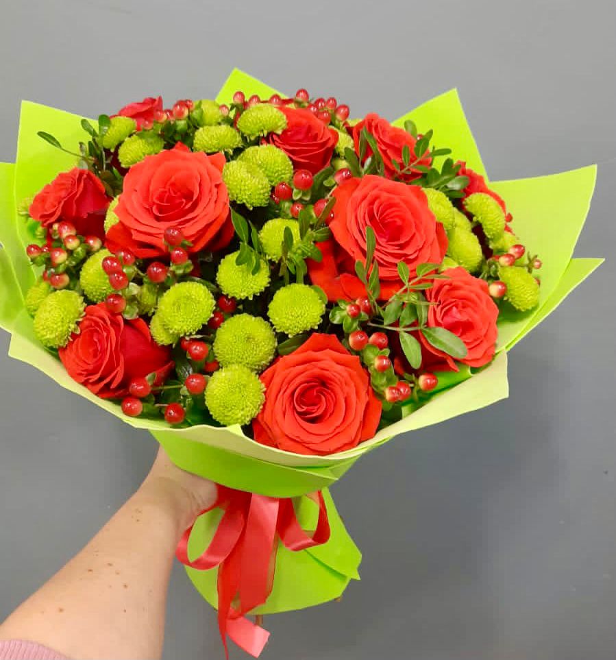 Букет цветов из: Хризантемы и Розы в Восходе