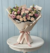 Букет цветов из:  Розы и Лизиантусы в Восходе