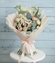 Букет цветов из:  Розы и Лизиантусы в Восходе