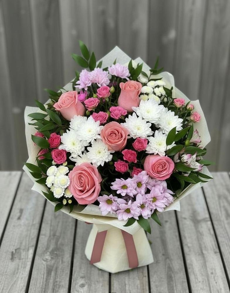 Букет цветов из: Альстромерии, Гвоздики, Розы и Хризантемы в Восходе