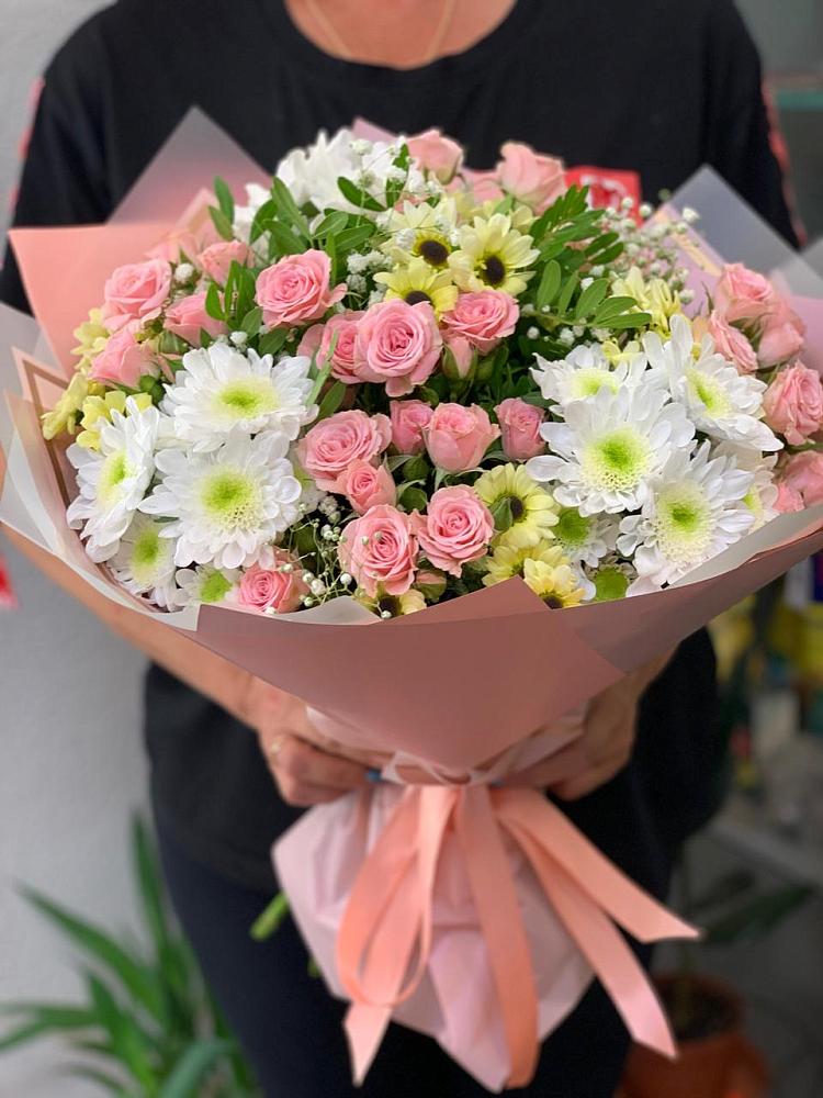 Букет цветов из: Розы и Хризантемы в Восходе