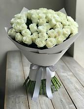 Букет 35 Белых роз в Восходе