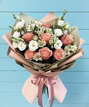 Букет цветов из:  Розы, Альстромерии и Лизиантусы в Восходе