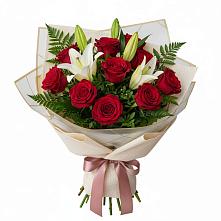 Букет цветов из:  Лилии и Розы в Восходе