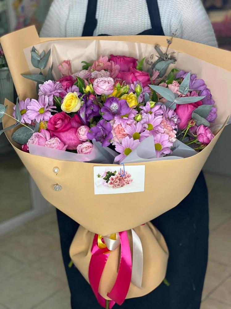 Букет цветов из: Хризантемы, Гвоздики и Альстромерии в Восходе