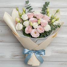 Букет цветов из:  Лизиантусы в Восходе