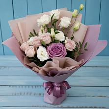 Букет цветов из:  Розы и Лизиантусы в Восходе