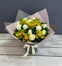 Букет цветов из:  Орхидеи и Розы в Восходе