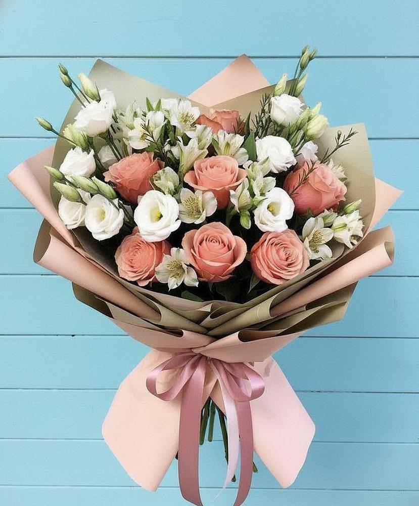 Букет цветов из: Розы, Альстромерии и Лизиантусы в Восходе