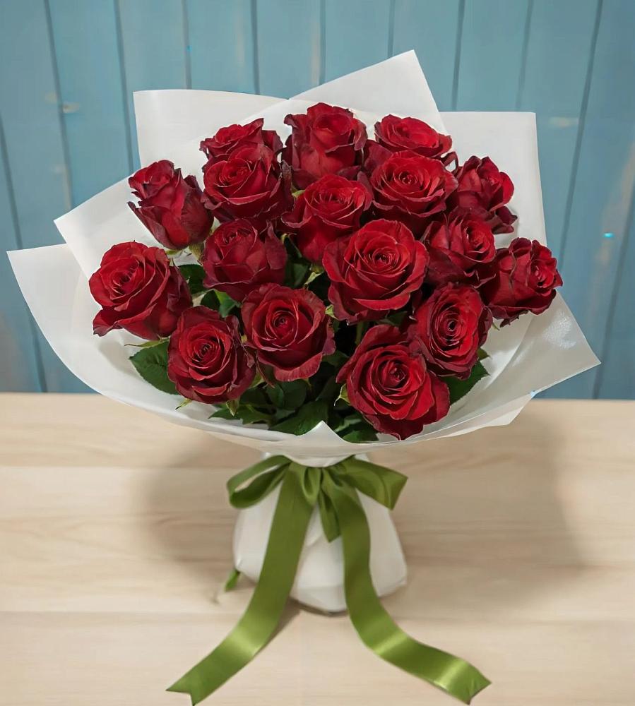 Букет Красные розы в Восходе