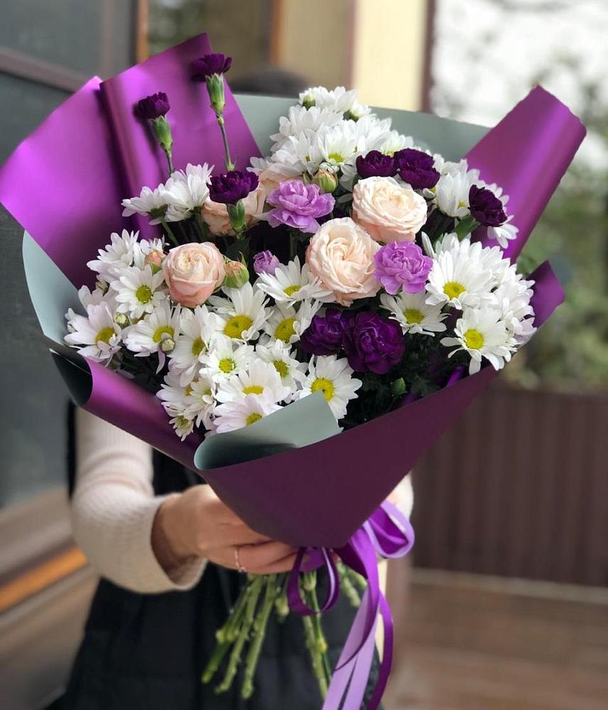 Букет цветов из: Хризантемы, Гвоздики и Розы в Восходе