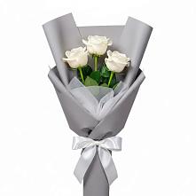 Букет 3 белые розы в Восходе