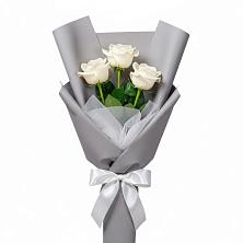 Букет 3 белые розы в Восходе