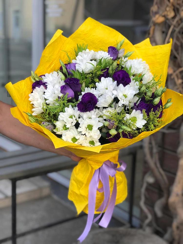 Букет цветов из: Ирисы, Хризантемы и Ромашки в Восходе