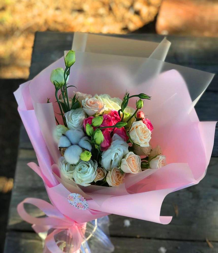 Букет цветов из: Розы и Лизиантусы в Восходе