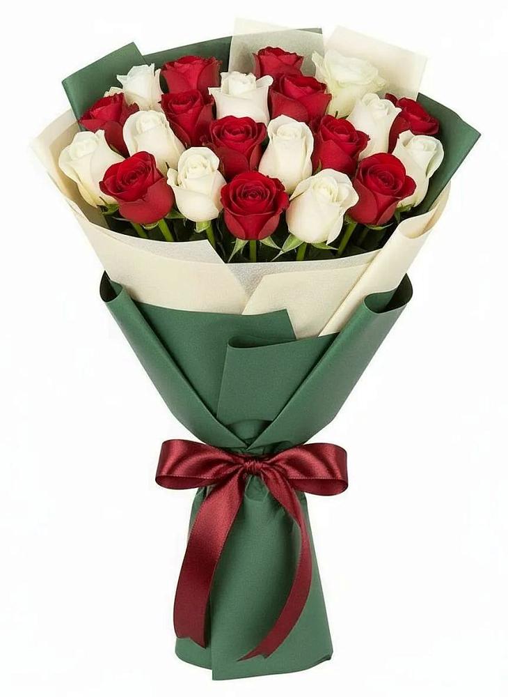 Букет Микс из красных и белых роз в Восходе