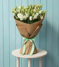 Букет цветов из:  Лизиантусы в Восходе