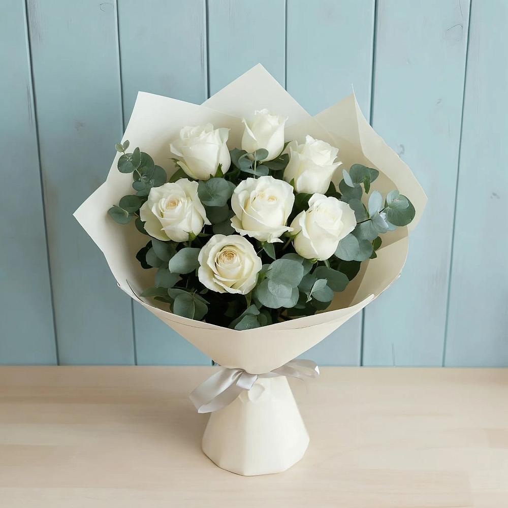 Букет Белые розы в Эвкалипте в Восходе