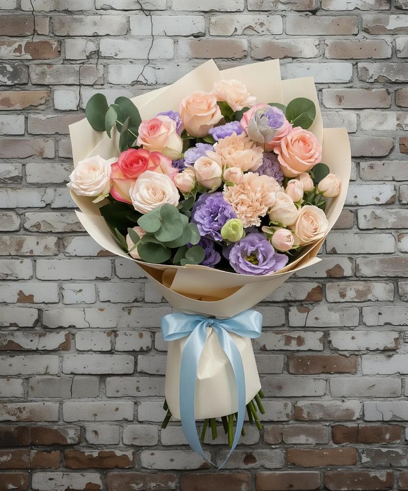 Букет цветов из: Розы, Лизиантусы и Гвоздики в Восходе