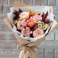 Букет цветов из:  Гвоздики, Хризантемы и Розы в Восходе