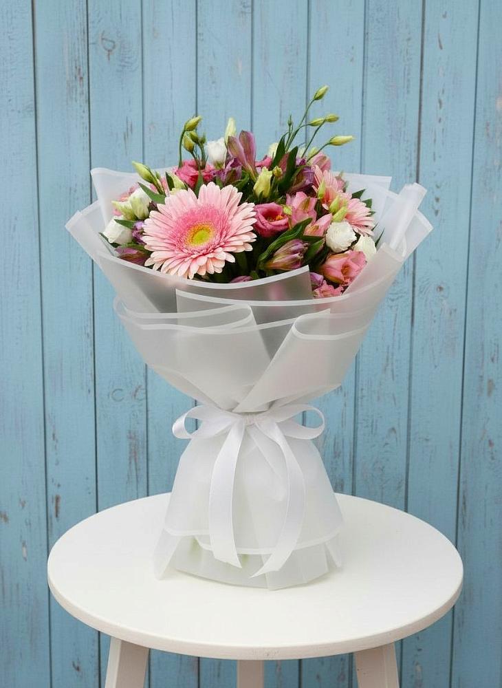 Букет цветов из: Герберы, Альстромерии и Лизиантусы в Восходе