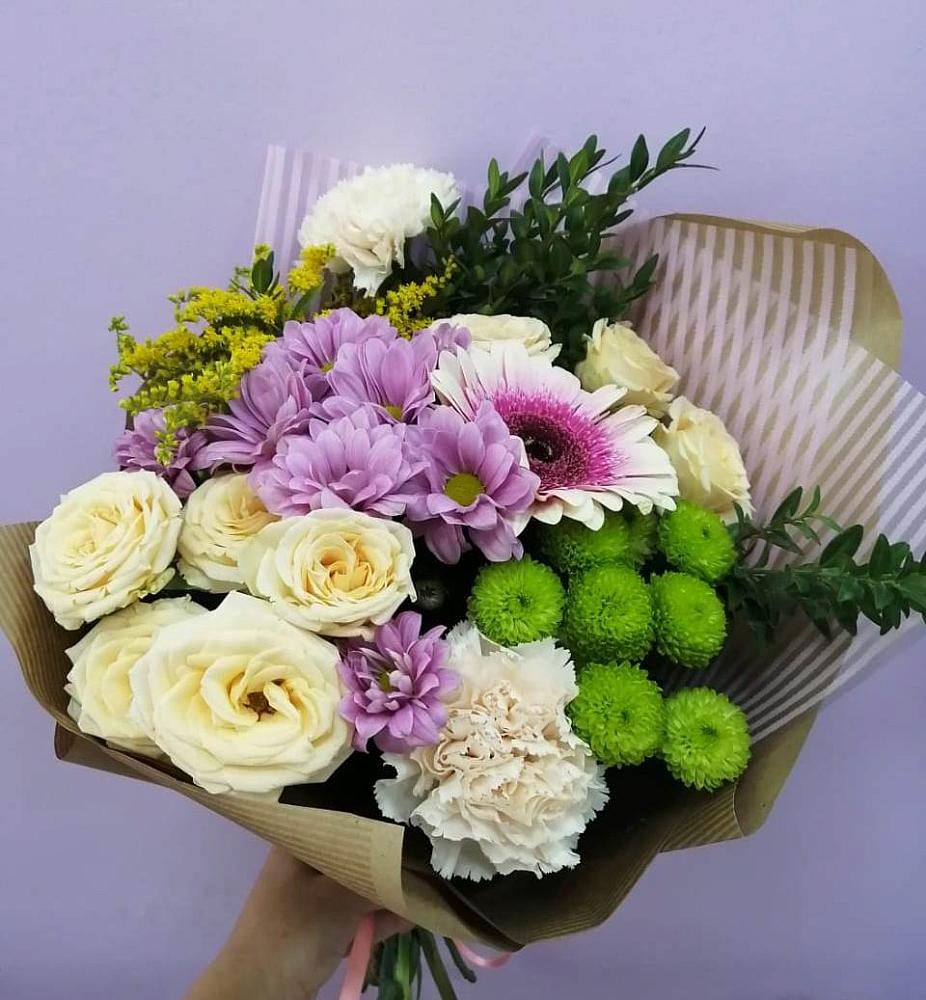 Букет цветов из: Хризантемы, Розы, Гвоздики и Герберы в Восходе