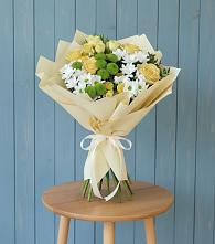 Букет цветов из:  Хризантемы и Розы в Восходе