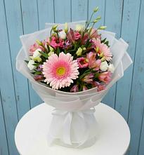 Букет цветов из:  Герберы, Альстромерии и Лизиантусы в Восходе