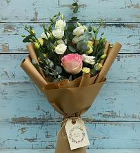 Букет цветов из:  Розы и Лизиантусы в Восходе