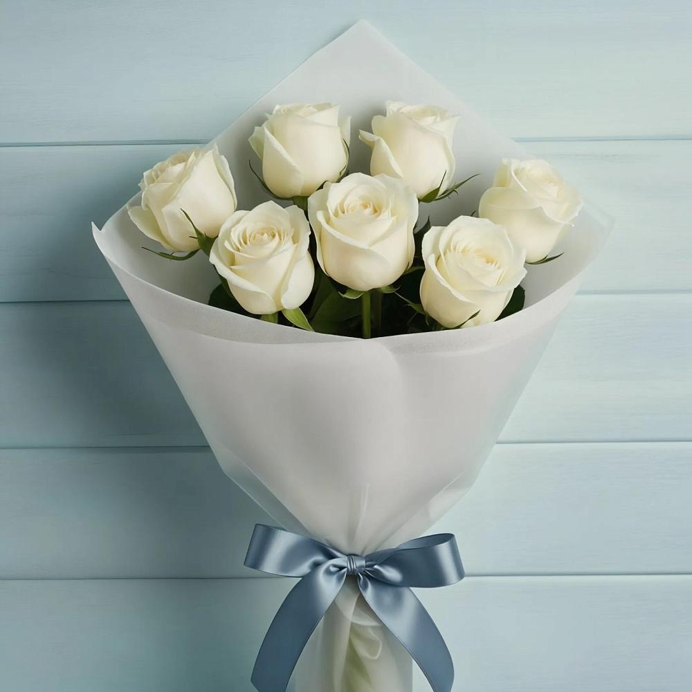 Букет 7 Белых роз Эдлесс Лав в Восходе
