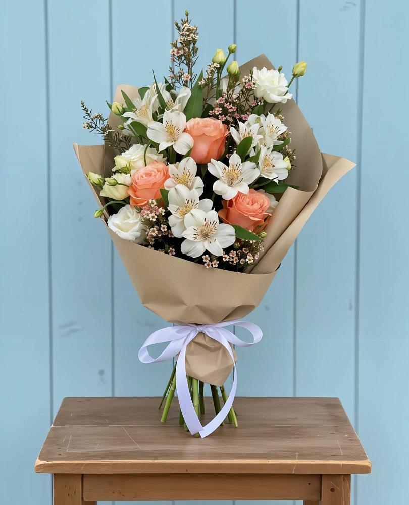 Букет цветов из: Альстромерии, Лизиантусы, Розы и Хризантемы в Восходе