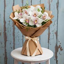 Букет цветов из:  Орхидеи и Розы в Восходе
