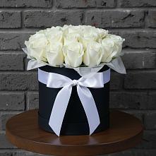 Цветочная композиция из Розы в шляпной коробке #REPLACE_PRED# Восходе