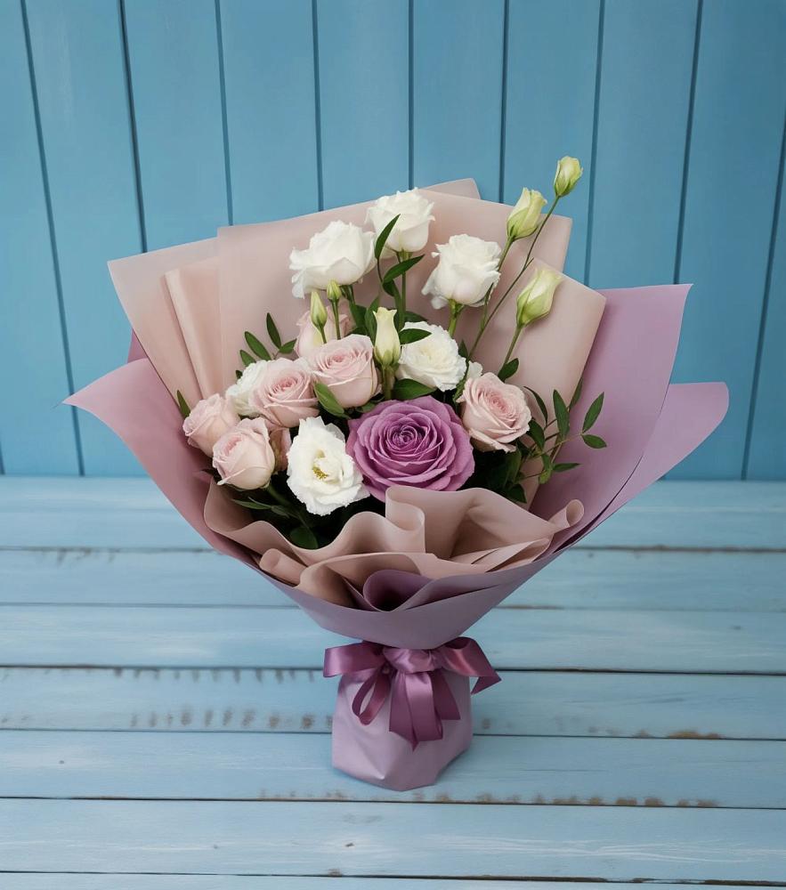 Букет цветов из: Розы и Лизиантусы в Восходе