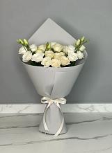 Букет цветов из:  Розы и Лизиантусы в Восходе